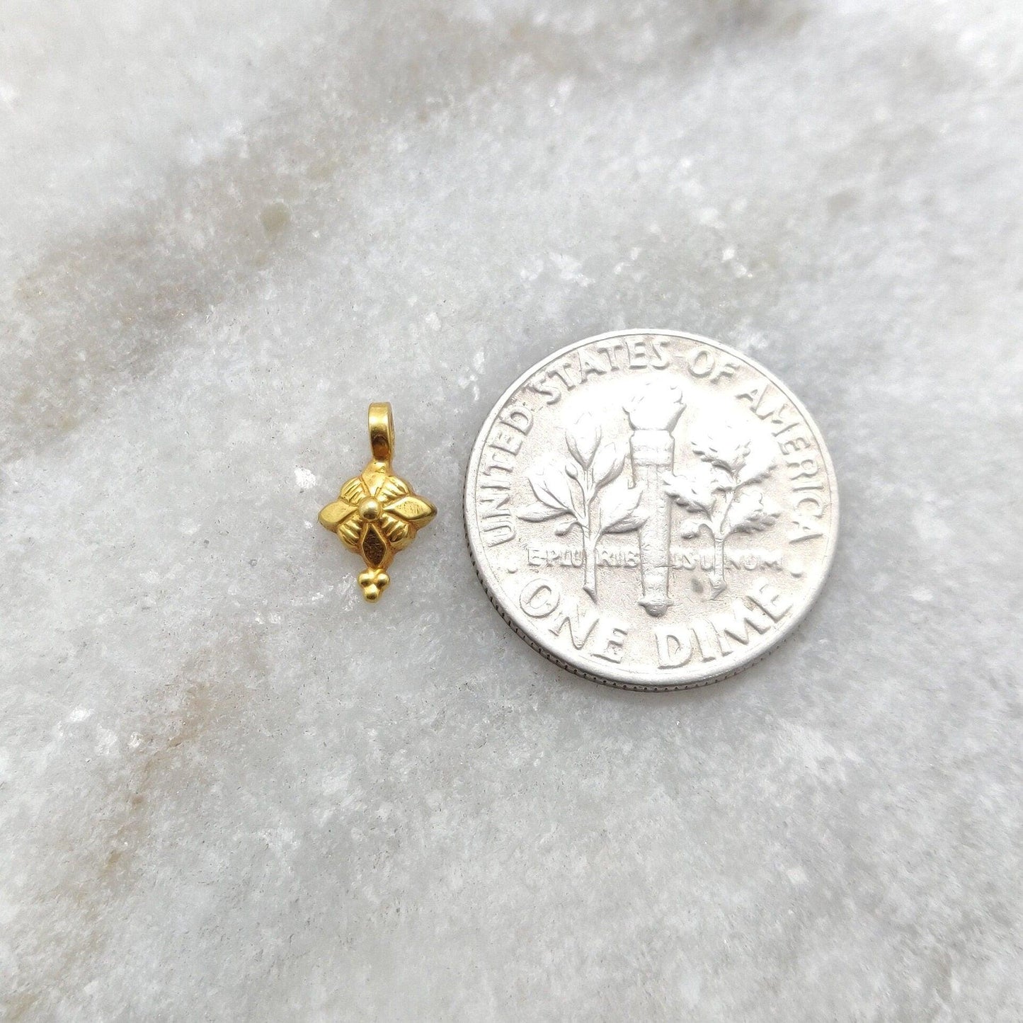 18K Solid Yellow Gold Floral Charm Pendant 9x6mm - Sar Gems