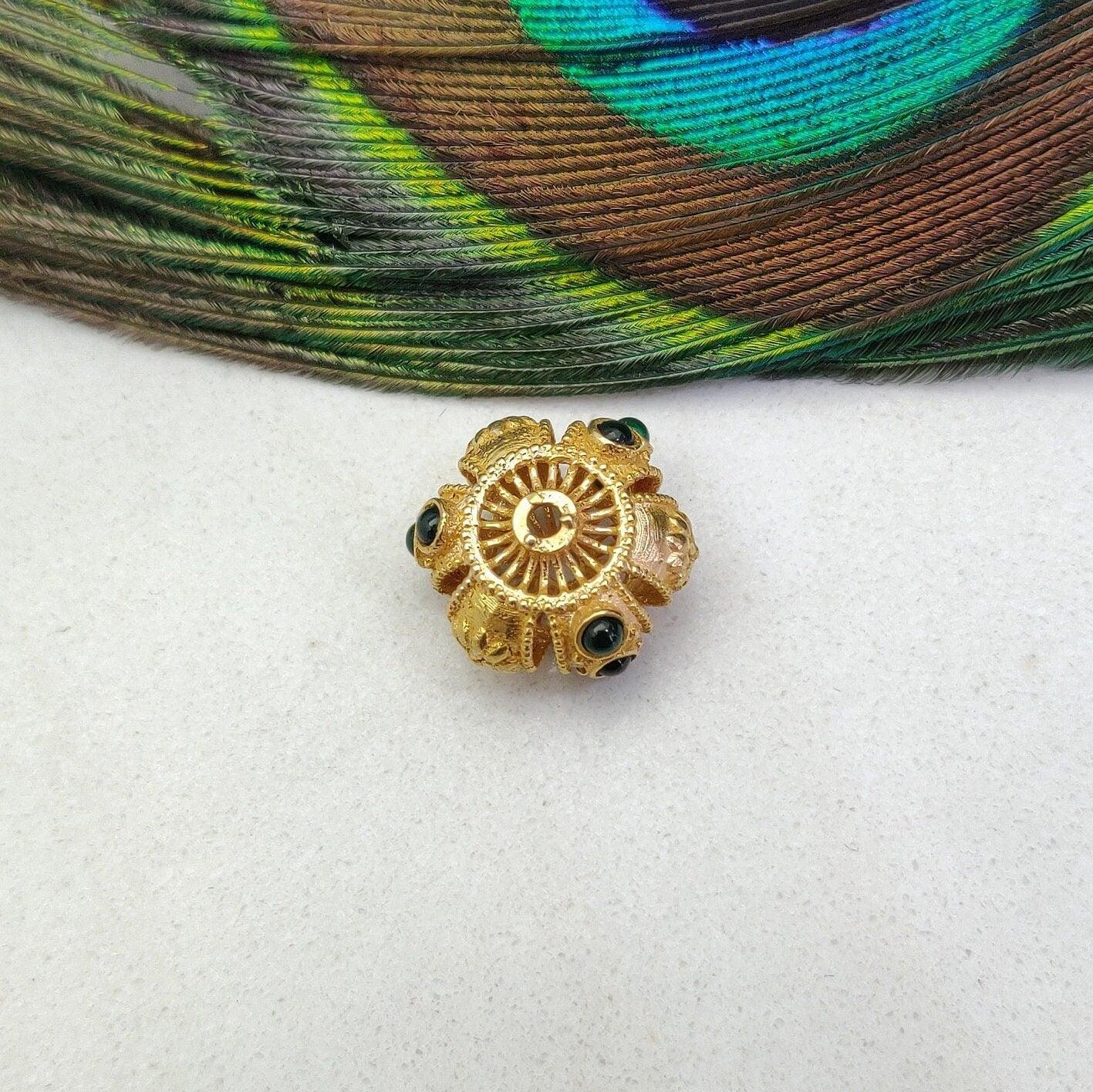 Vintage 18 Karat Gold Rondelle Spacer Bead With Emerald
