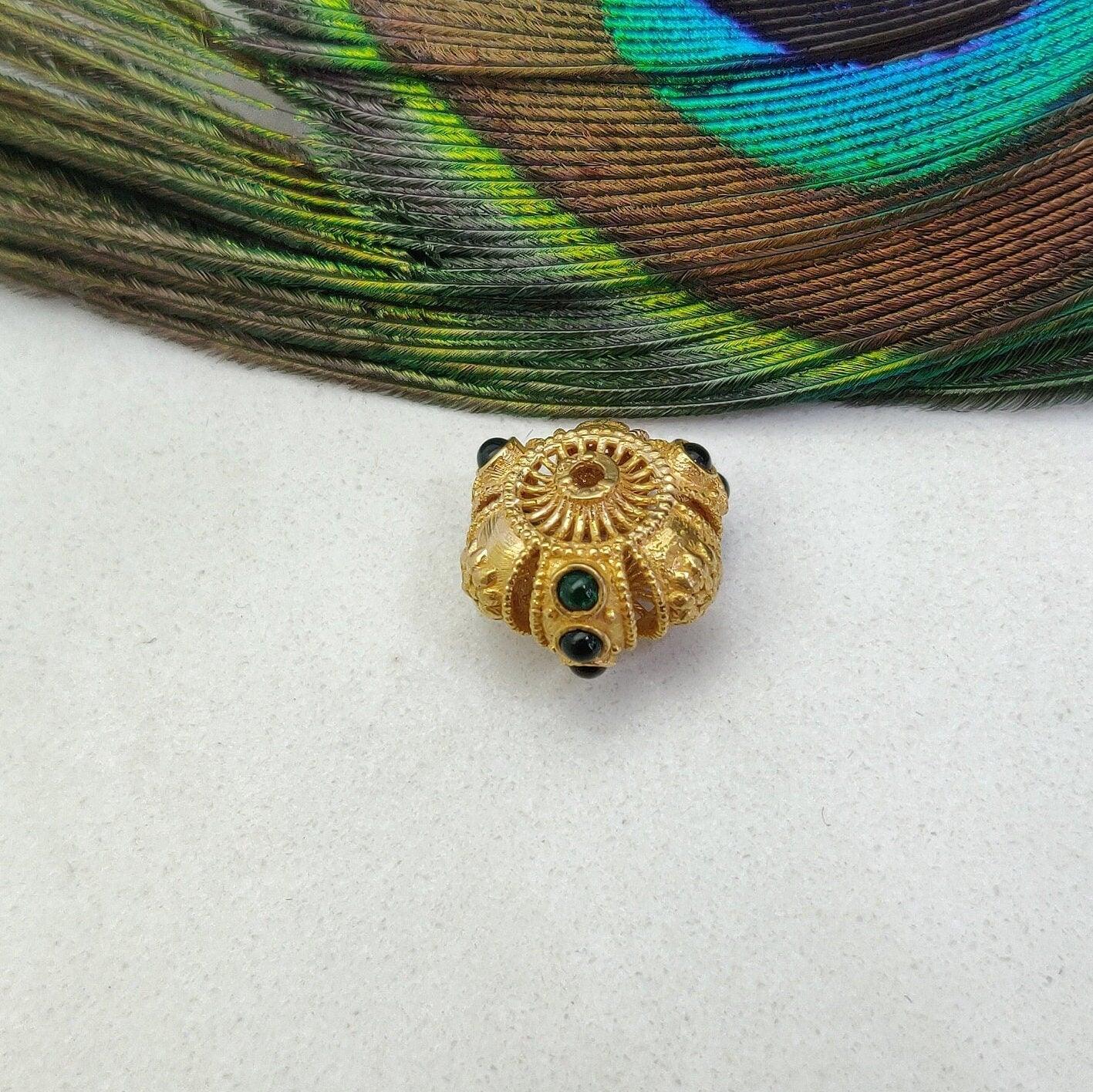 Vintage 18 Karat Gold Rondelle Spacer Bead With Emerald