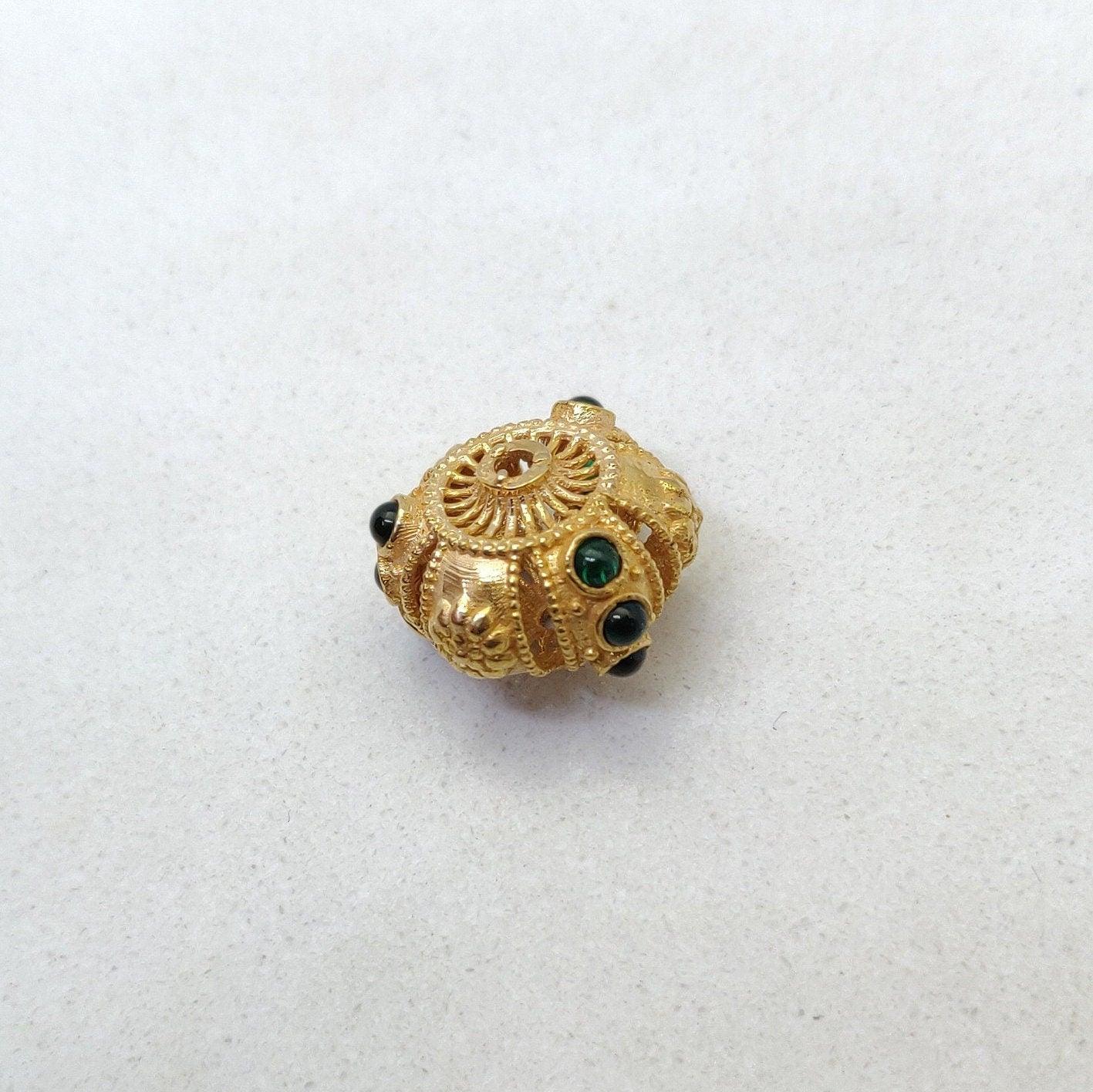 Vintage 18 Karat Gold Rondelle Spacer Bead With Emerald