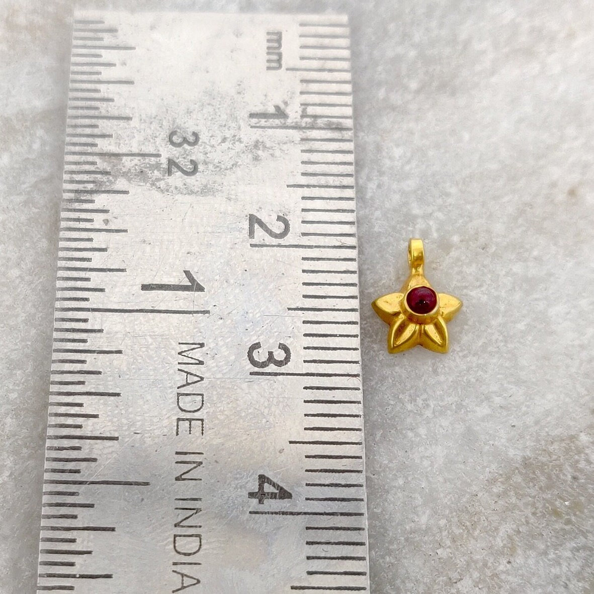 18k Yellow Gold Star Charm Pendant