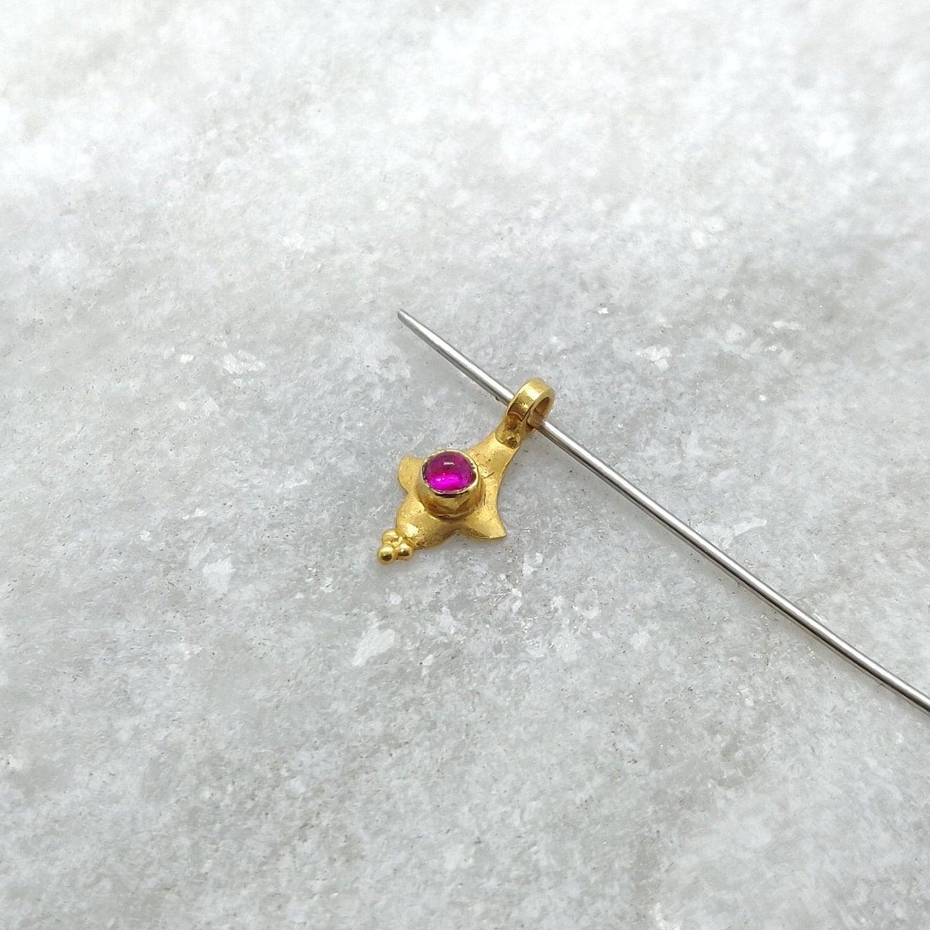 18k Gold 10mm Fancy Charm Pendant - Sar Gems