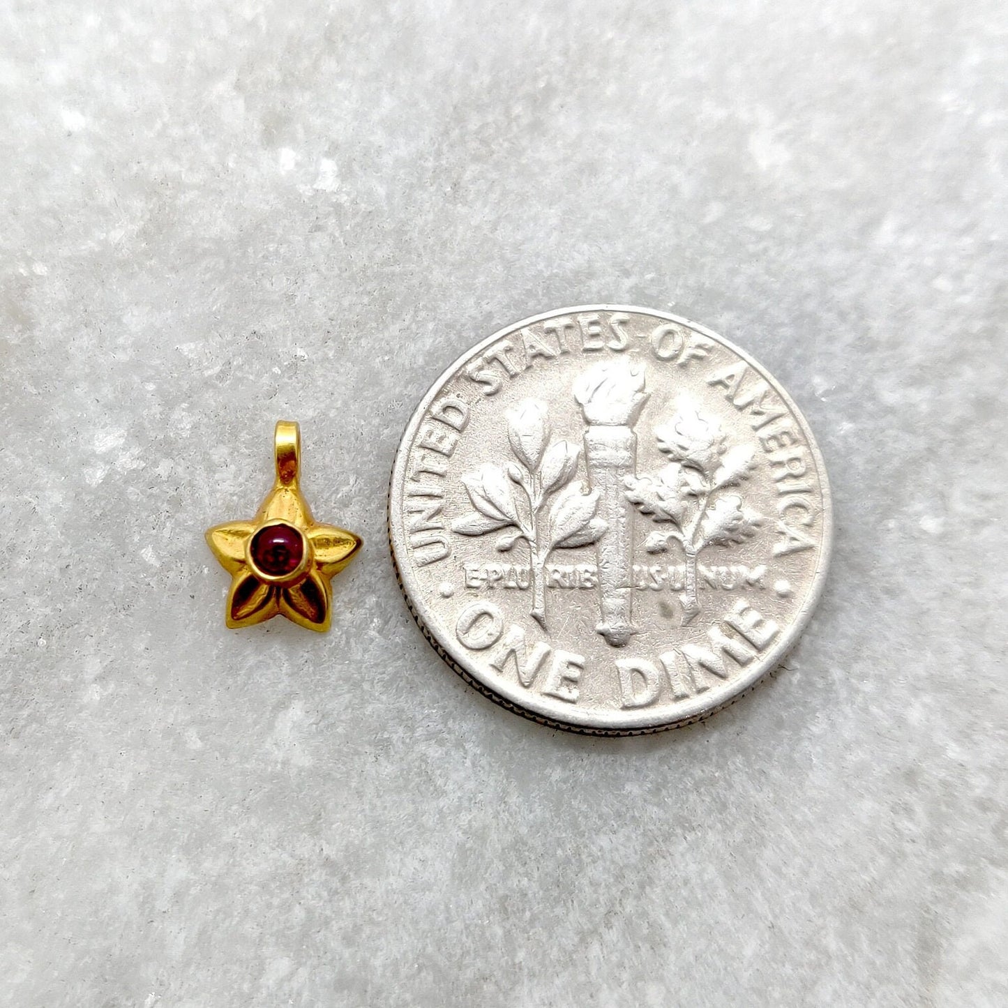 18k Yellow Gold Star Charm Pendant