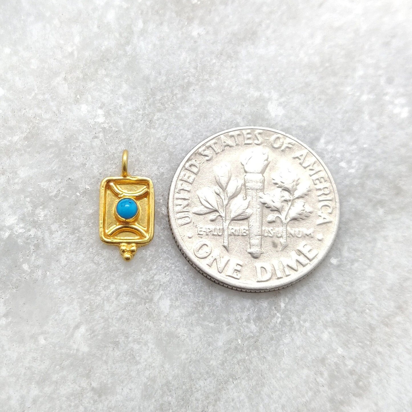 18k Yellow Gold Charm Pendant Studded With Stone