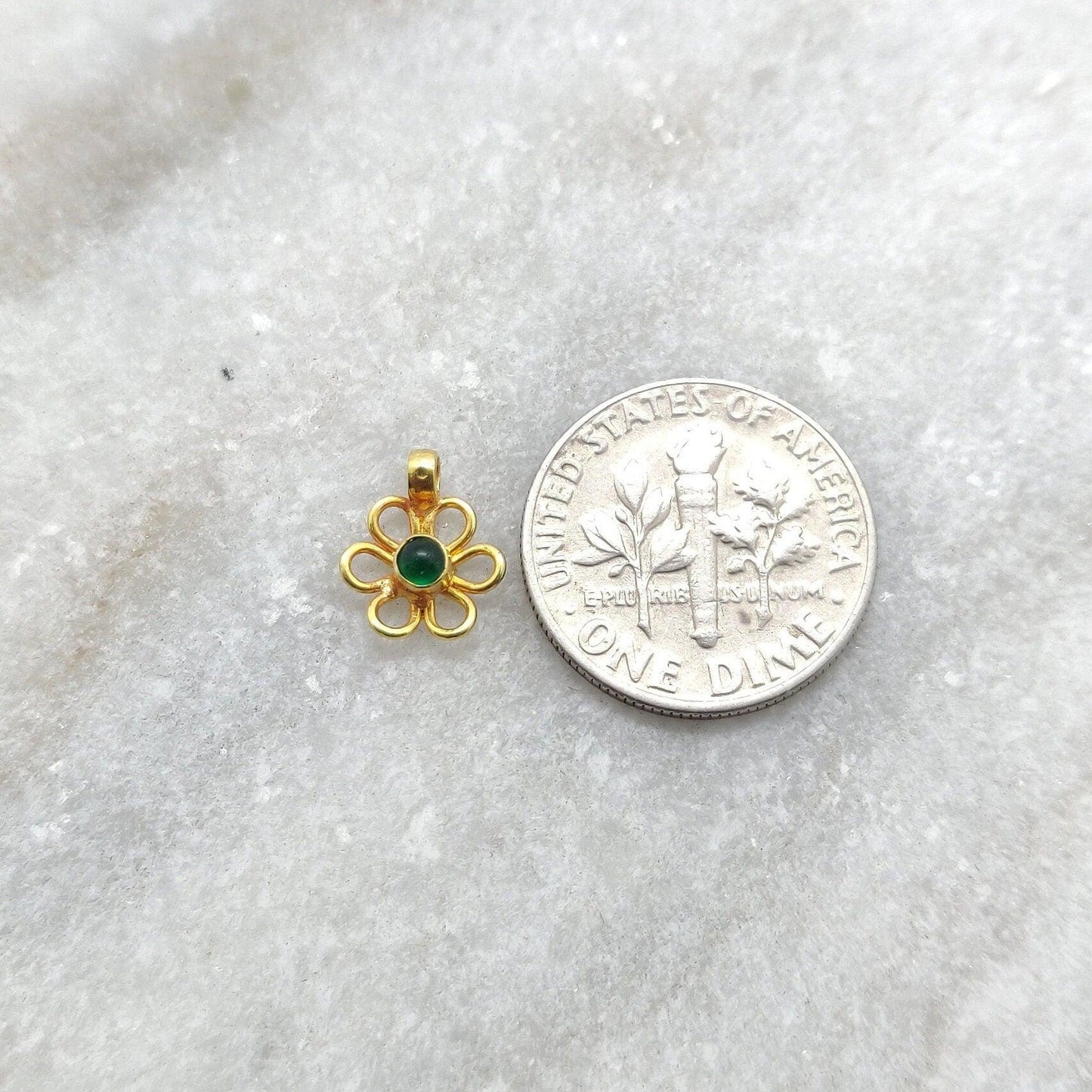 18k Yellow Gold 10mm Floral Charm Pendant - Sar Gems