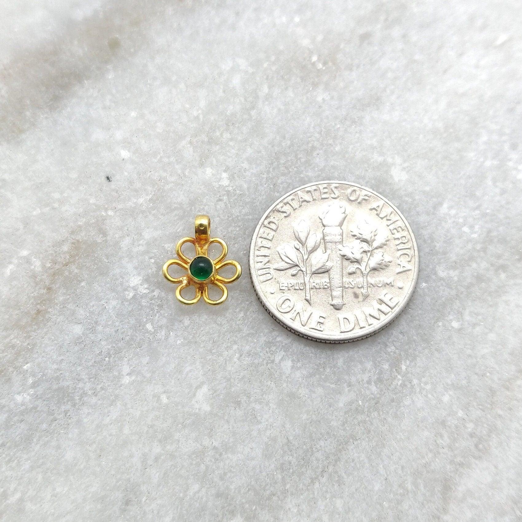 18k Yellow Gold 10mm Floral Charm Pendant - Sar Gems