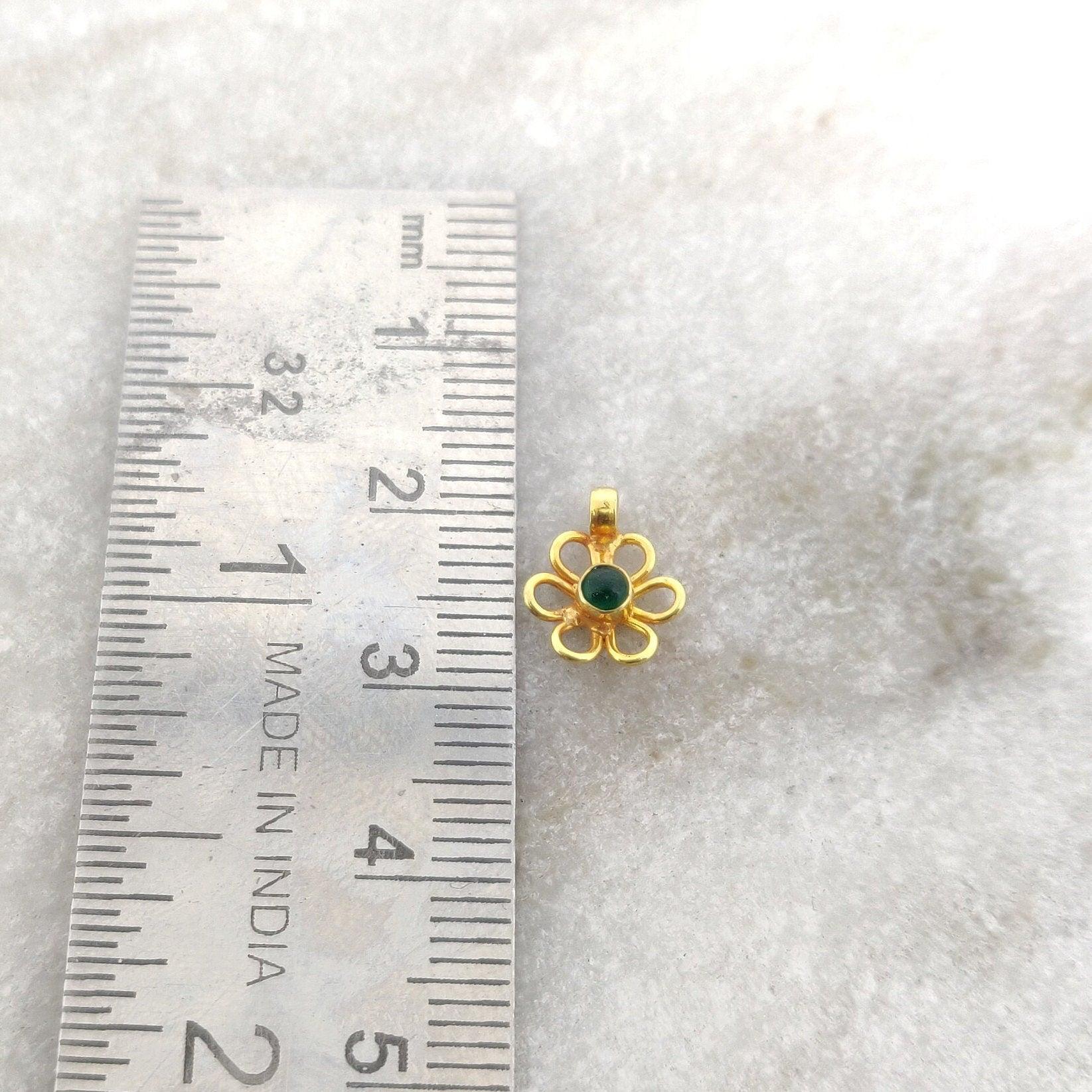 18k Yellow Gold 10mm Floral Charm Pendant - Sar Gems