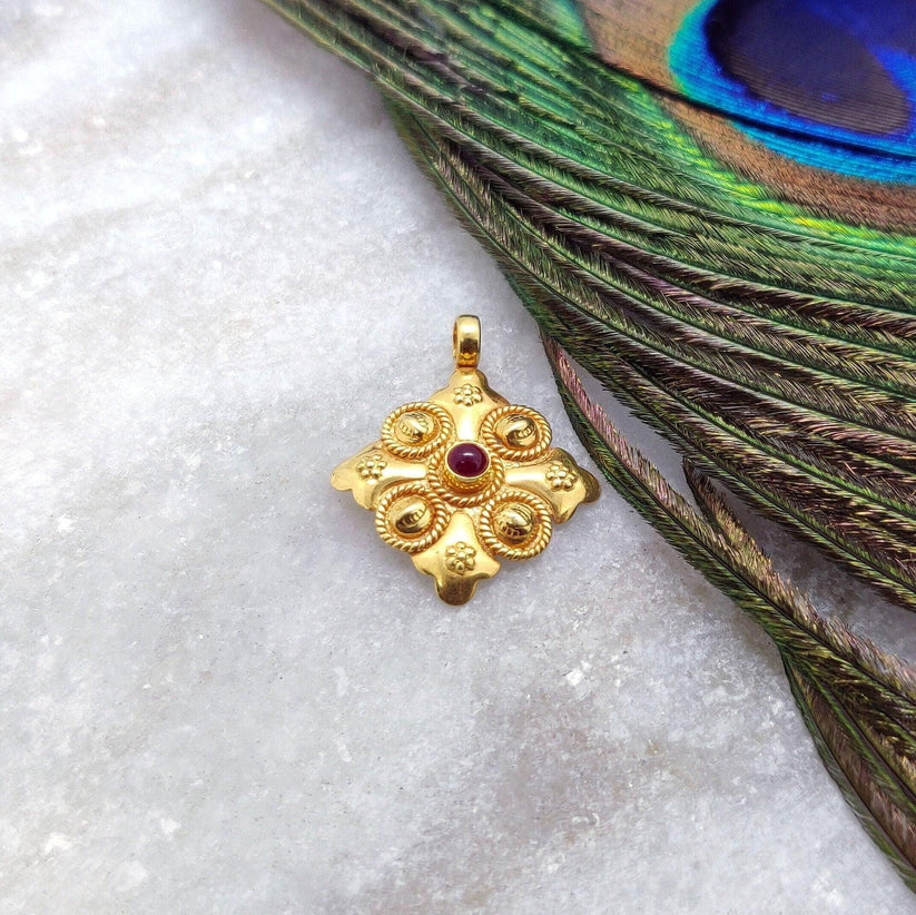 18k Solid Yellow Gold Antique Pendant 20x16mm