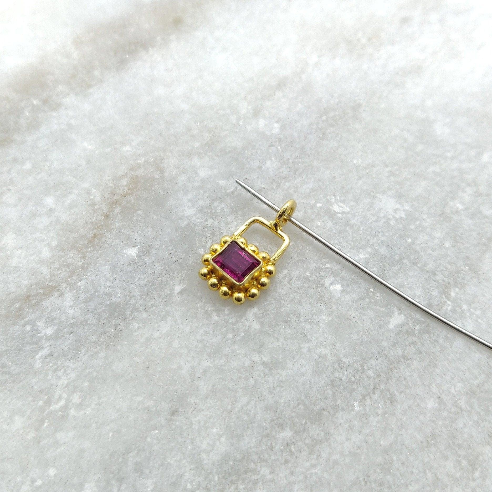 18k Solid Yellow Gold Charm Pendant 8x13mm - Sar Gems