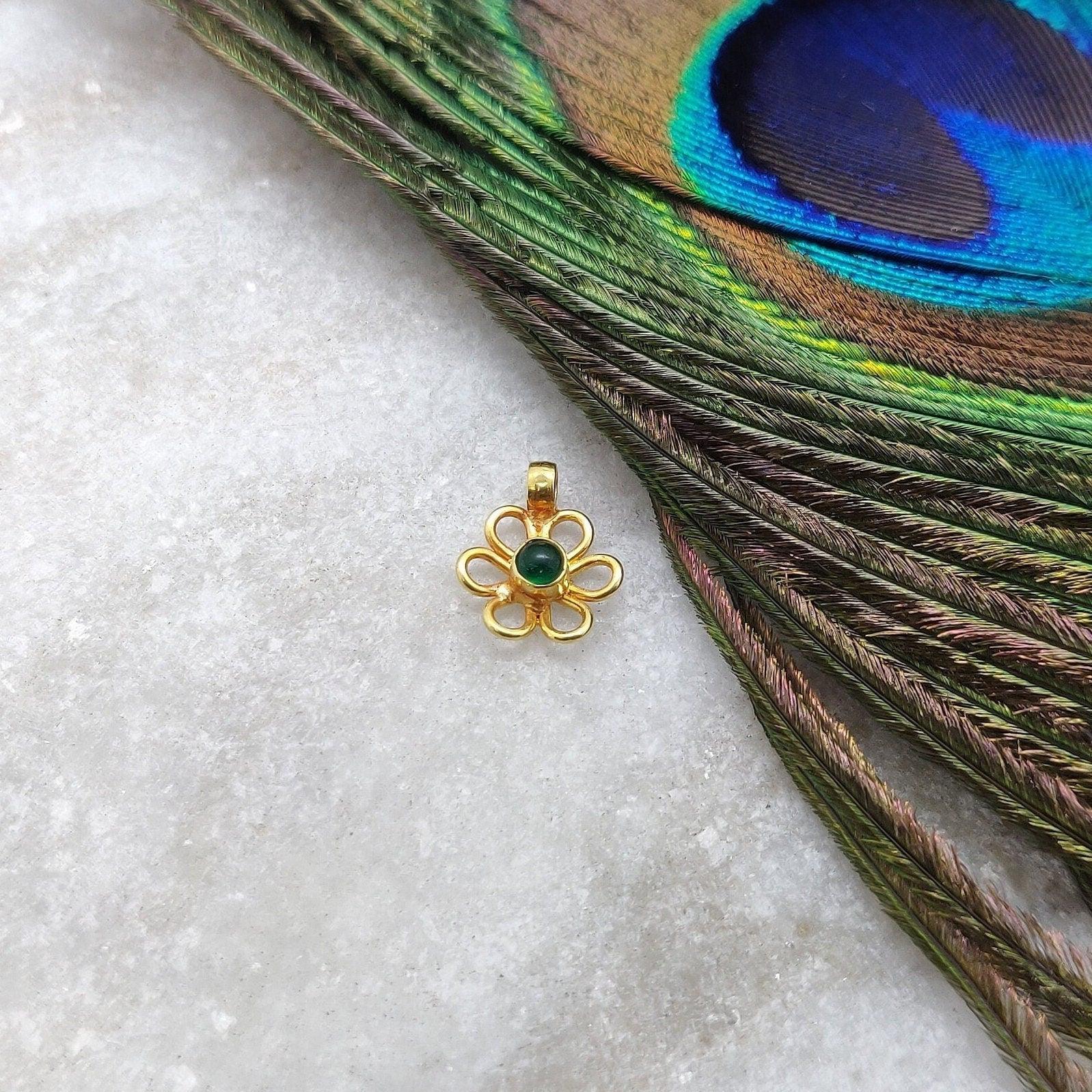 18k Yellow Gold 10mm Floral Charm Pendant - Sar Gems