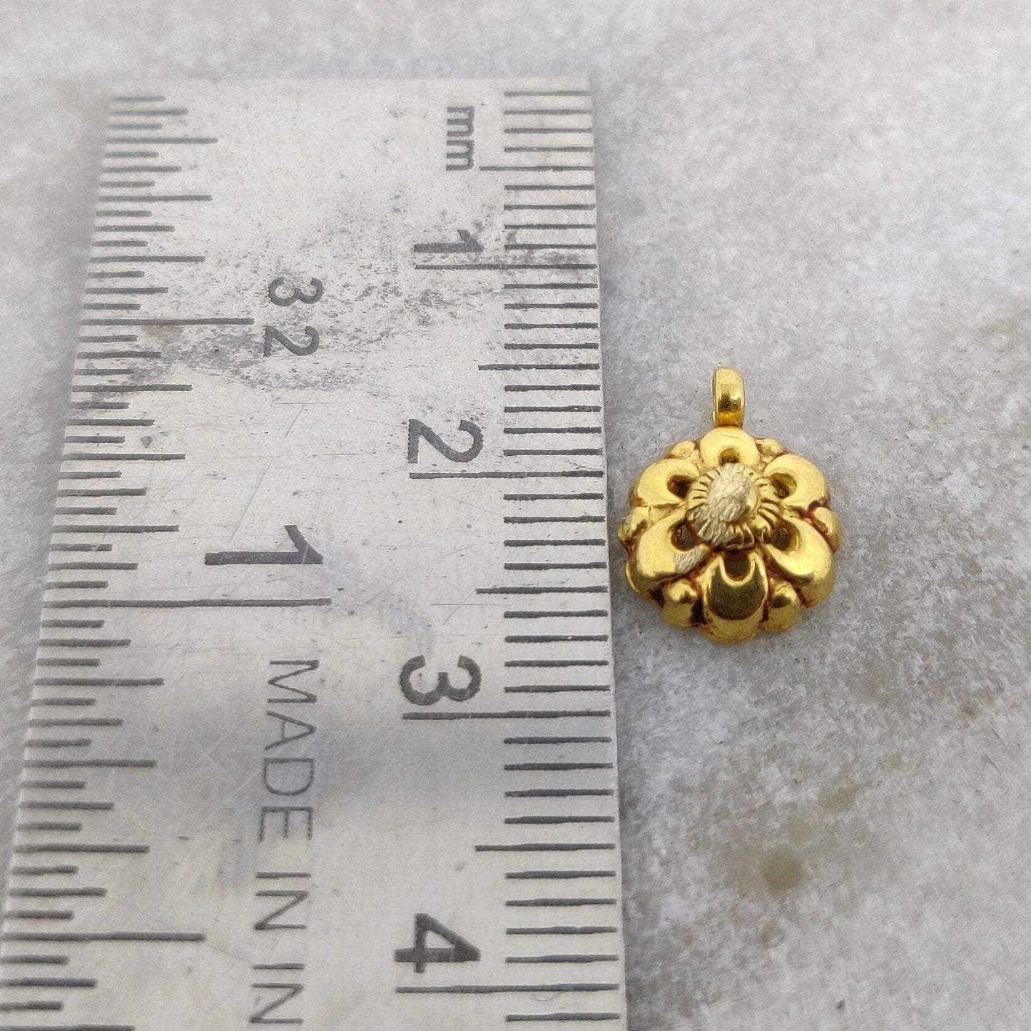 18k Solid Yellow Gold Fancy Floral Charm Pendant 4x9mm - Sar Gems