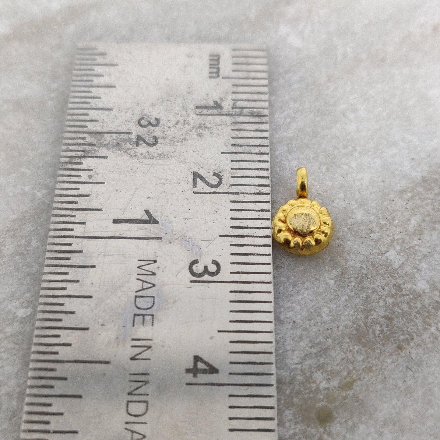18k Solid Yellow Gold Fancy Charm Pendant 3x6mm - Sar Gems