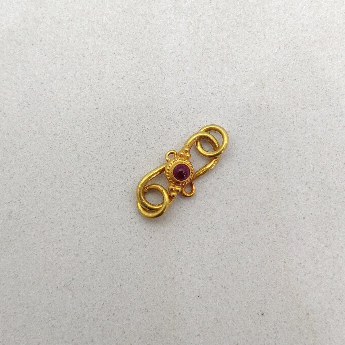 15X7mm 18 Carat Gold Ruby S Hook Clasp Lock