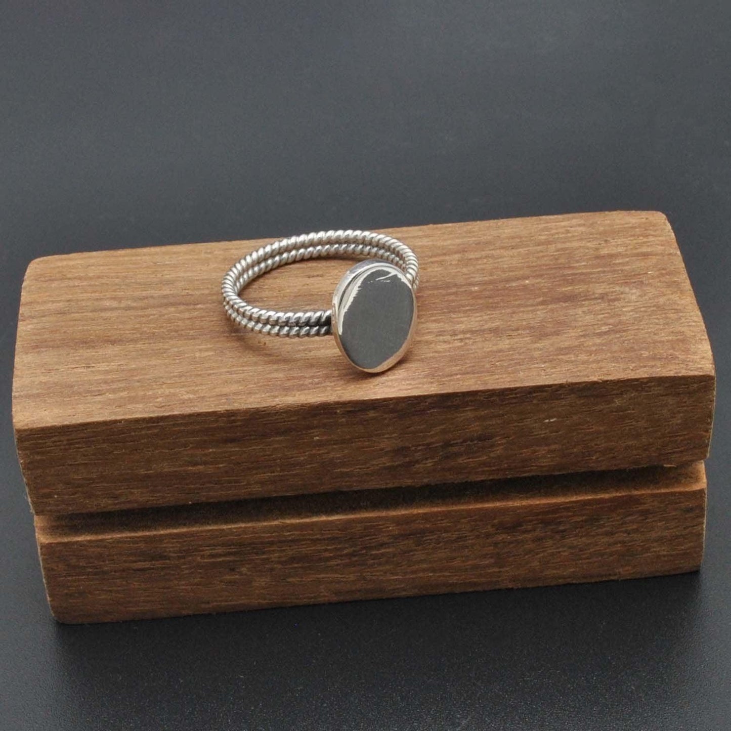 925 Silver Signet Twisted Band Ring Size 9 - SAR Gems