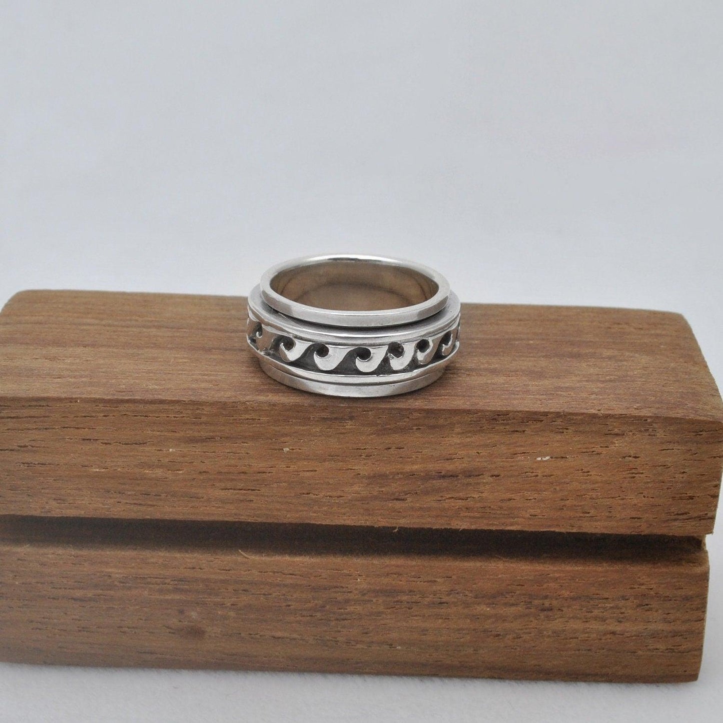 Style Waves Sterling Silver Spinner Ring 6 - SAR Gems