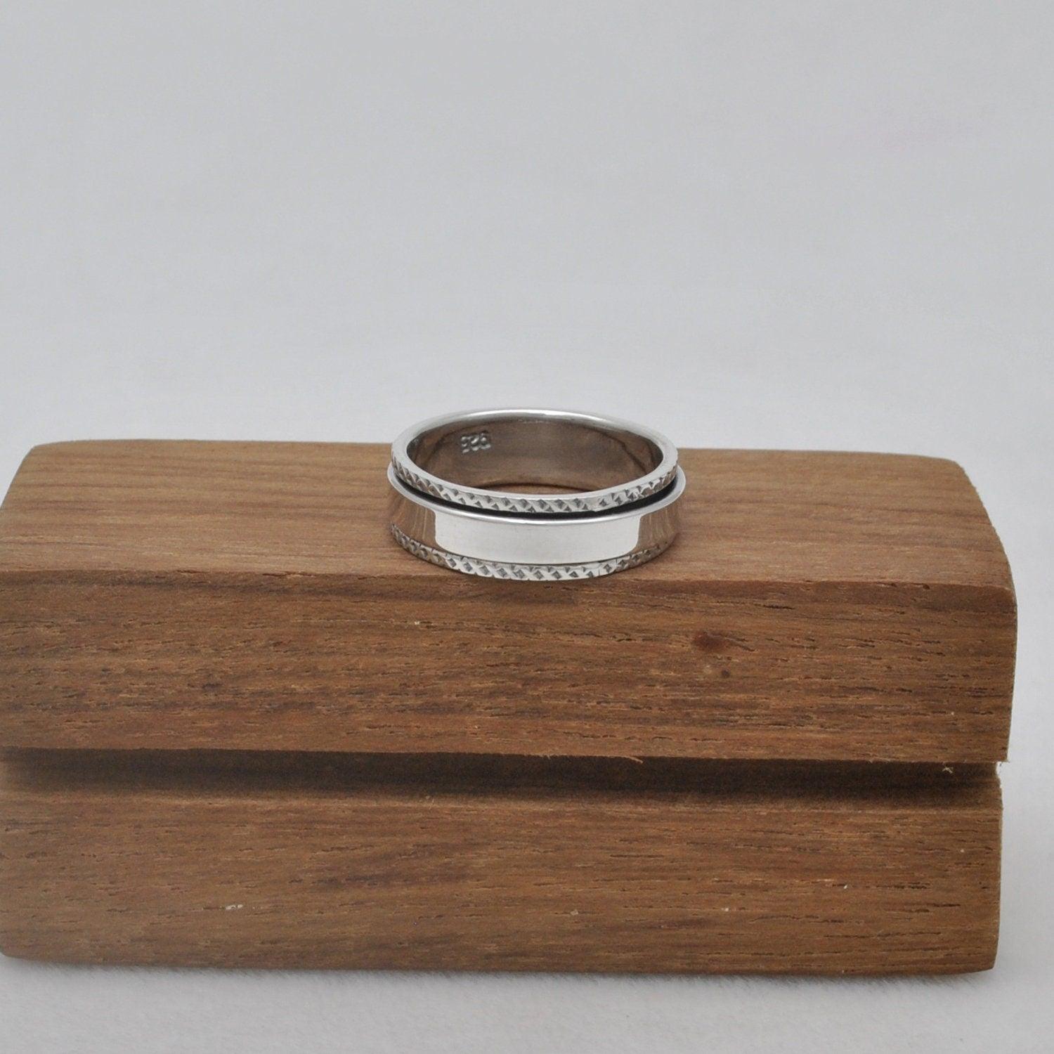 925 Sterling Silver Spin Meditation Ring Size 8 - SAR Gems