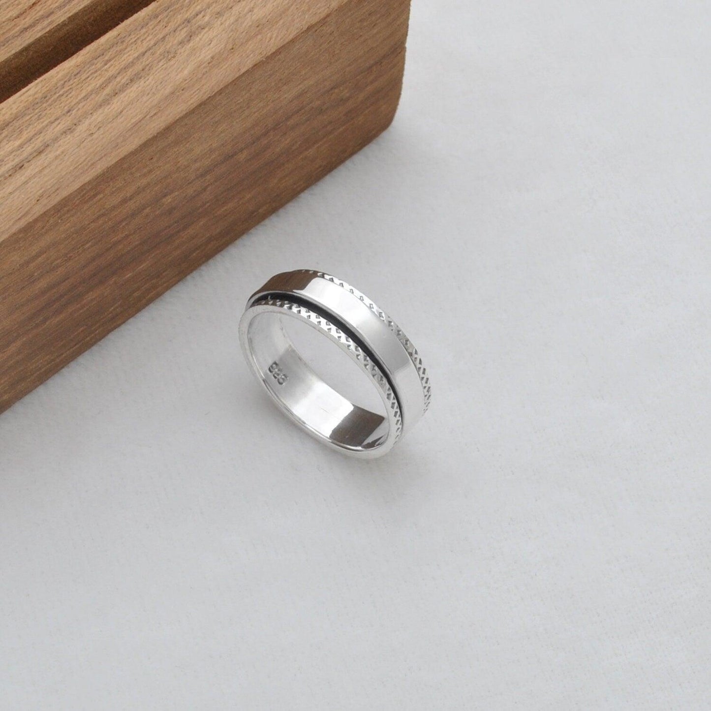 925 Sterling Silver Spin Meditation Ring Size 8 - SAR Gems