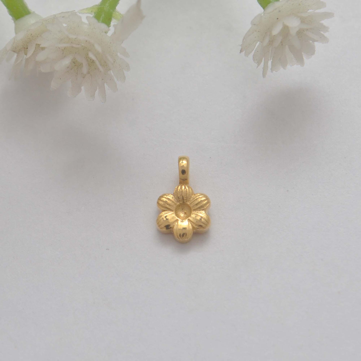 Handmade 18k Yellow Gold Flower Charm Pendant