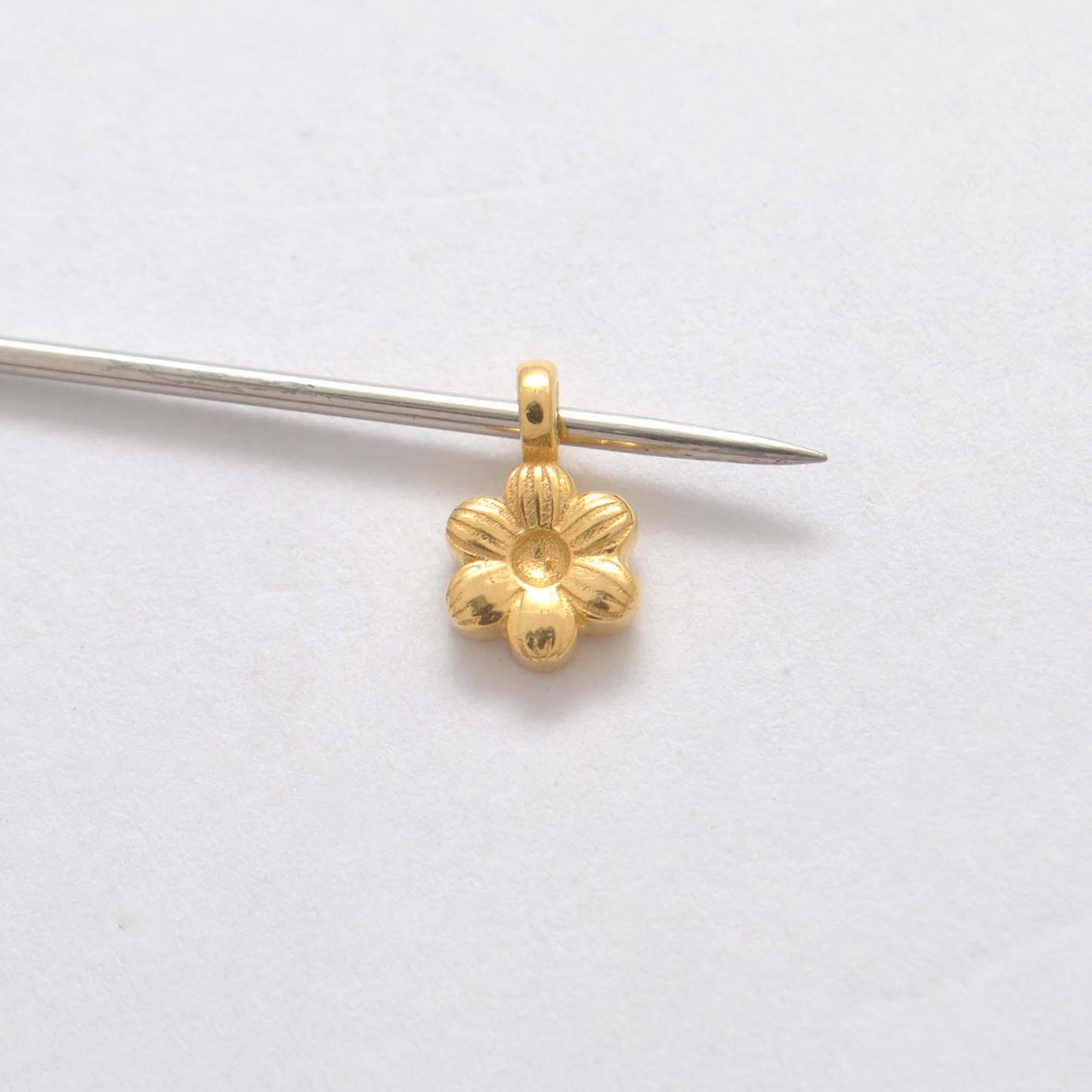 Handmade 18k Yellow Gold Flower Charm Pendant