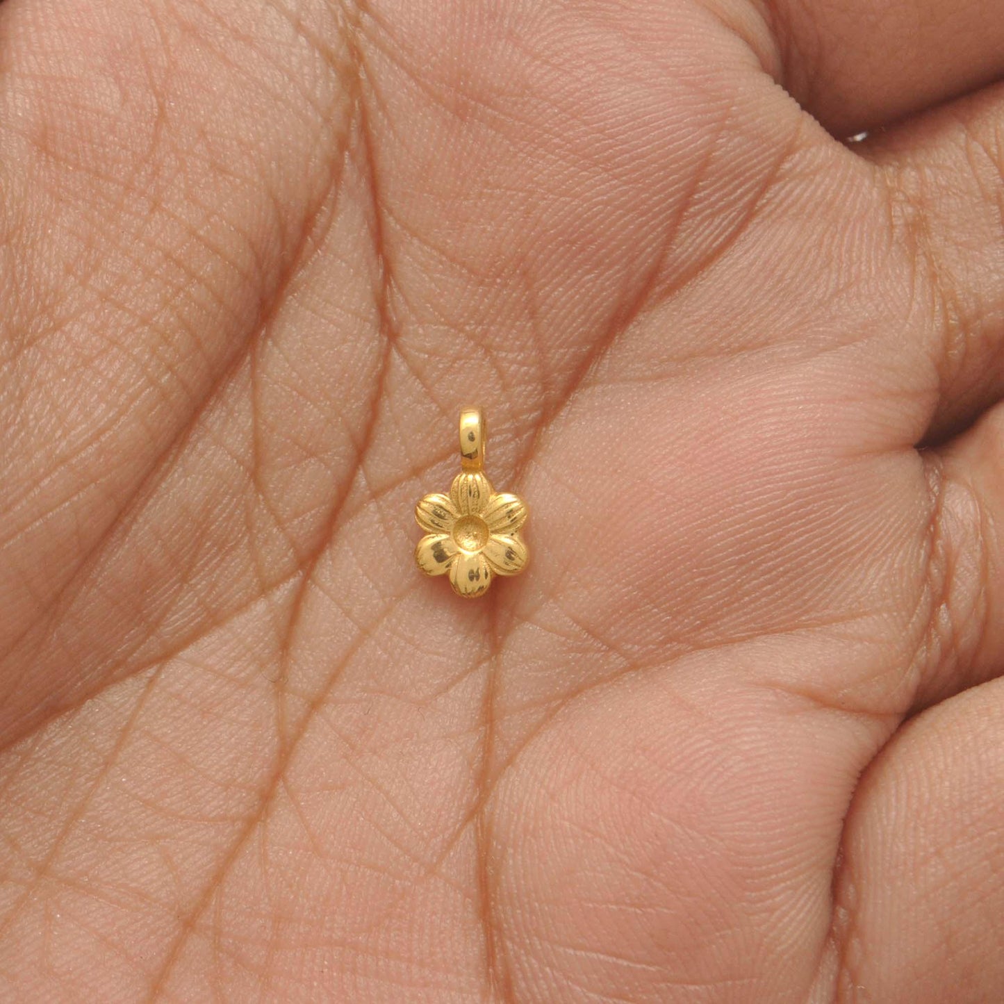 Handmade 18k Yellow Gold Flower Charm Pendant