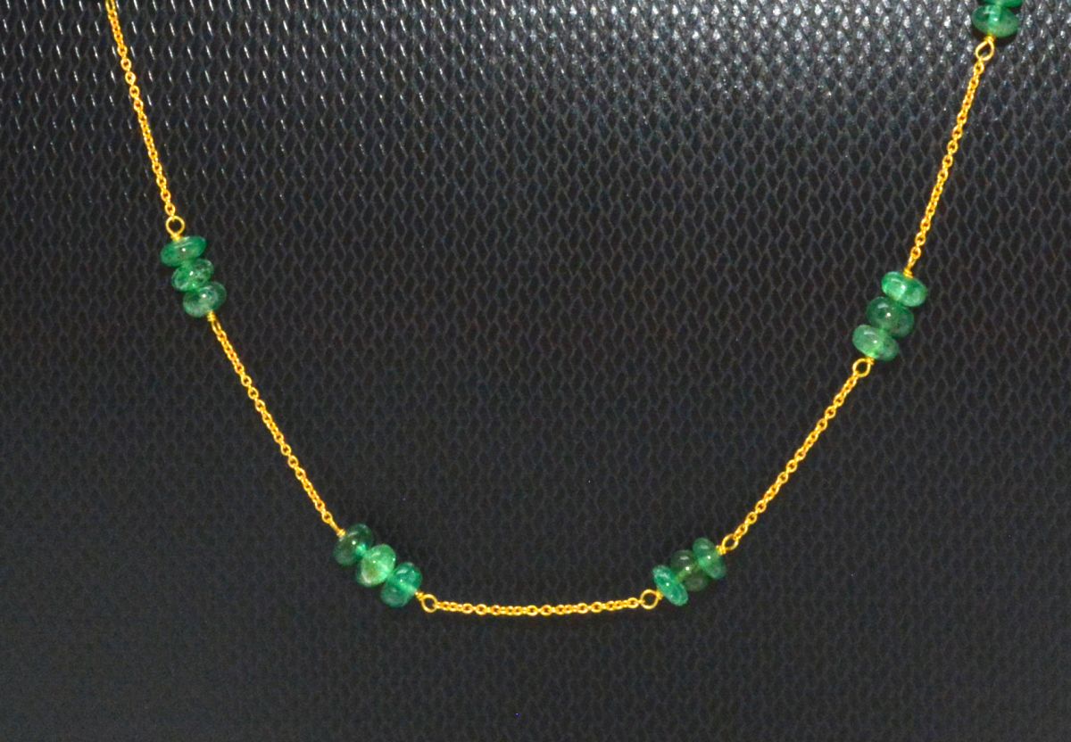 Lovely  18k Solid Gold Necklace With Natural Emerald Stone - 4-6 mm Size - SGGRC-061
